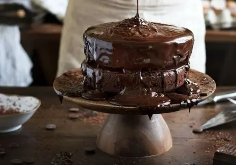 آموزش آشپزی؛ کیک شکلاتی با گاناش + اندازه ها با لیوان