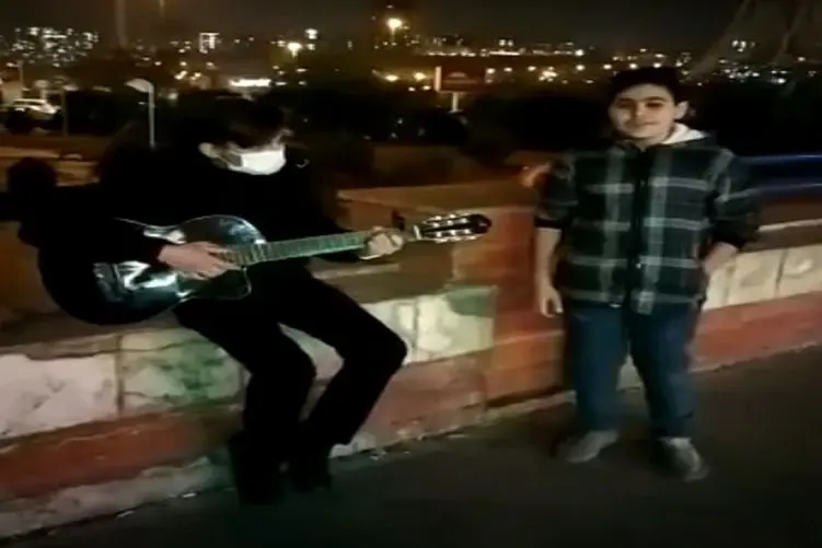 آواز احساسی؛ پسربچه ها نباید تو سن بلوغ بلند آهنگ بخونن