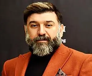 خلوت برادر و مادر علی انصاریان بر سر مزار علی