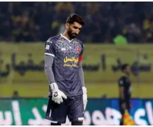 (عکس) چهره ناراحت بیرانوند با مچ گچ گرفته در تمرین پرسپولیس