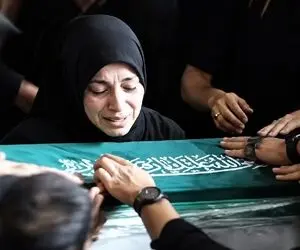 شهدای بیت رهبری| پیکر نوه رهبر شهید انقلاب در آغوش عزیزانش