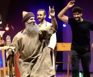 آواز شاد؛ بچهای تئاتر رو صحنه جوری شادی میکنن انگار عروسیه/ زکریای رازی رو یکی بگیره