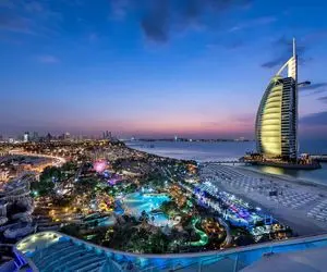 ساخت و سازهای کبیر؛ تنها هتل 7 ستاره دنیا وسیله هاش از طلاس با یه لوستر غول از الماس