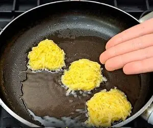 آشپزی خلاقانه؛ هنوزم با دست کوکو رو میذاری تو تابه؟ خب دستمالیش نکن اینجوری بذار