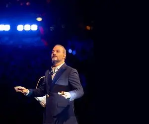 آواز پر طمطراق/ بداهه خوانی علیرضا قربانی از دوبیتی های باباطاهر تو کنسرت کانادا