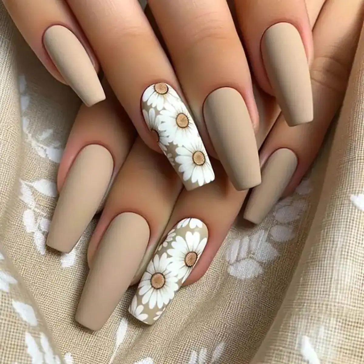 طراحی لاک ناخن مات