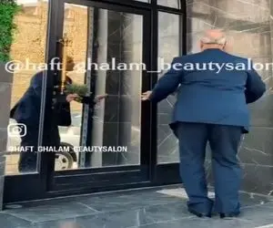 آواز بلرزون؛ پیرمرد شنگول تو 60سالگی زن گرفته جلو آرایشگاه منتظر عروس آی میرقصه ها