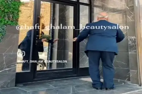 آواز بلرزون؛ پیرمرد شنگول تو 60سالگی زن گرفته جلو آرایشگاه منتظر عروس آی میرقصه ها