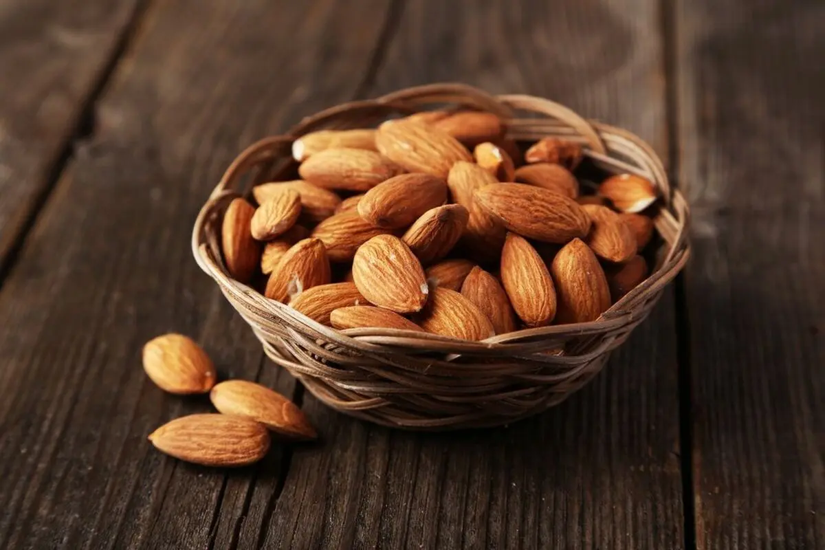 چی بخورم پوستم برق میوفته؟