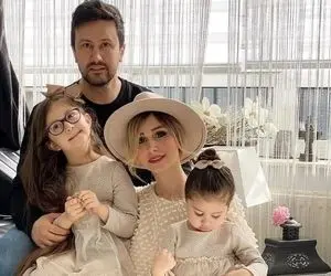 سکانس خندان/شوخی های بیمزه شاهرخ استخری در جمع دوستاش/از سوسیدن سوسیس تا ماهیتابه