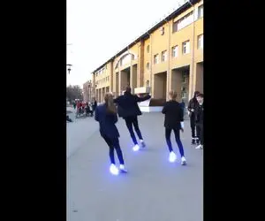 رقص هماهنگ 2 دختر و 1 پسر در خیابان | ویدیو های پر بازدید
