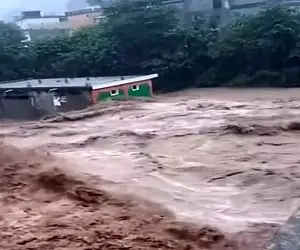 معماری طبیعت؛ سیل خوش اشتهاست خونه ها رو از بیخ و بن خورد برد