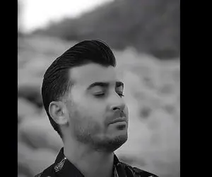 آواز جگرسوز؛ پسر دلشکسته چه با زجه و درد آهنگ لالای لای لای دلم تنگه رو میخونه