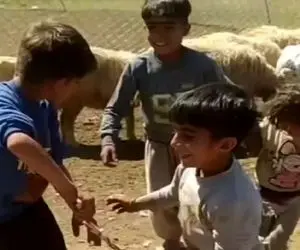 آواز محلی؛ بچه فسقلی های عشایر ایل ذوله کنار گوسفندای ذبح شده چه رقصی میکنن