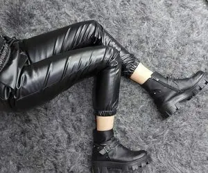  شلوار چرم رو با چی بپوشیم که شیک تر به نظر برسیم؟