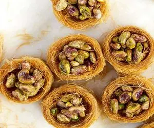 آموزش آشپزی؛ طرز تهیه باقلوا لانه کبوتری