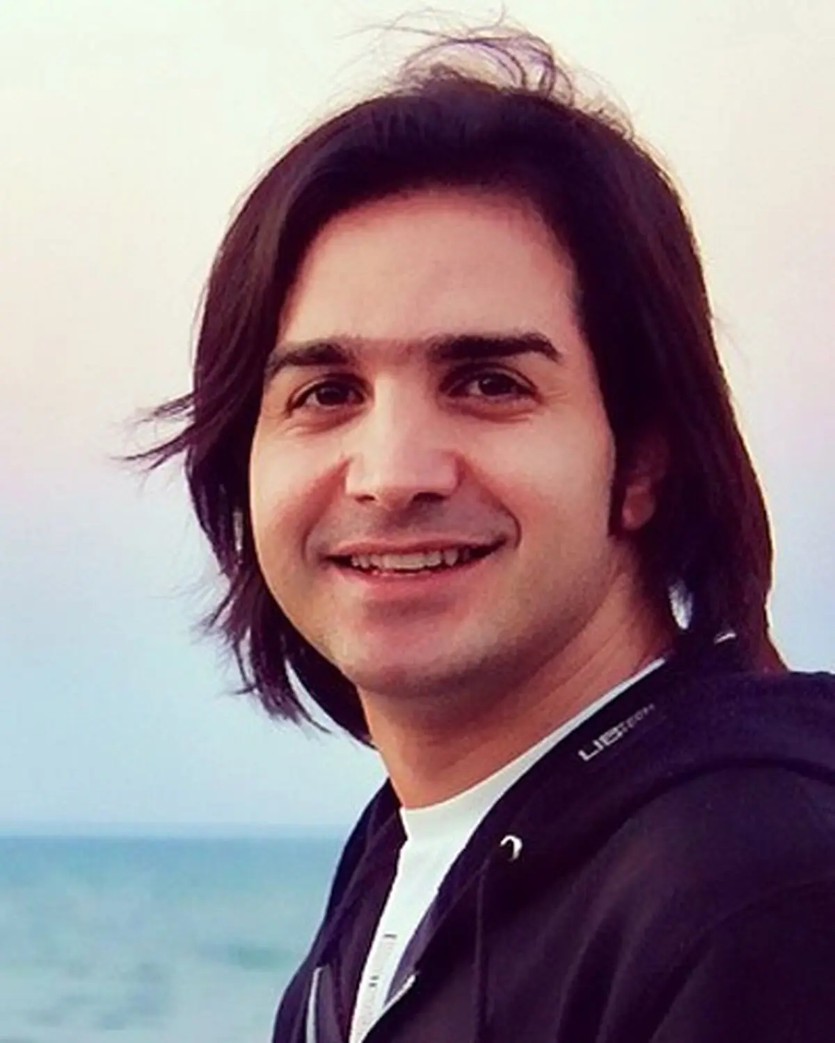 محسن یگانه