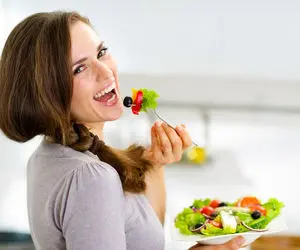 هفت غذایی که به شما کمک می کند با افسردگی مبارزه کنید