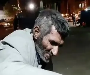 آواز جیگرسوز؛ پیرمرد خمیده چه هق ق کنان تو دل شب آهنگ سوزناک حسن زیرک رو میخونه
