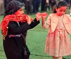 آواز محلی؛ شیر دخت های لر چه دست افشانی لری میرن همه مات و مبهوت شدن