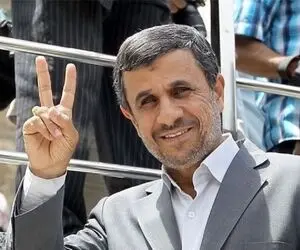 ویدئوی عجیب از طرفداران احمدی نژاد که جلوی خانه اش خوابیدند!