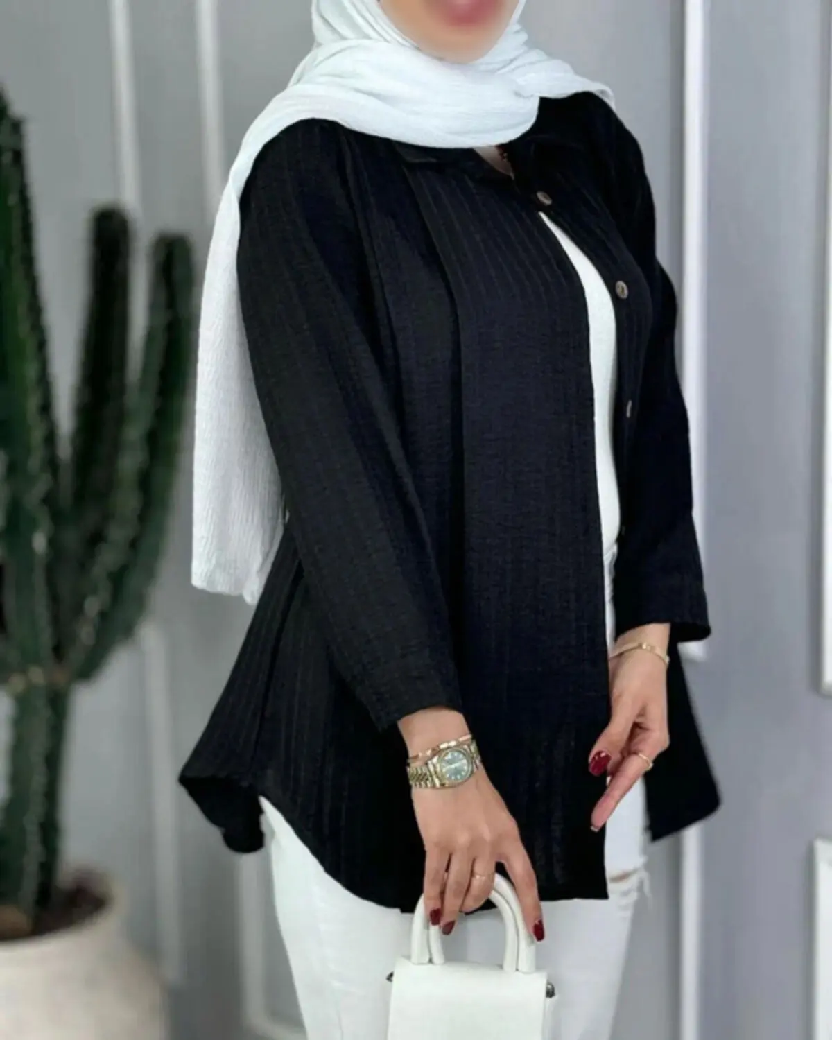 مانتو مشکی ساده دکمه دار