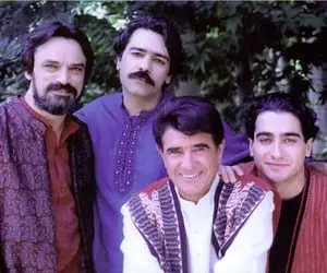 آواز پر طمطراق/همنوازی و همنوایی پدر و پسر مردم مبهوت کرد همراه با شاهکار کمانچه کلهر