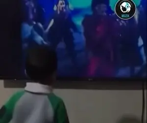 آواز مایکلی؛ جوجو بزور تاتی میره ولی با آهنگ جکسون کپ خودش رقصید روح مرحوم ذوق کرد