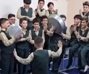 آواز شاد؛ پسر بچه ها تو مدرسه چه اکیپ رقصی راه انداختن فقط رقصندهه آتیش پارست