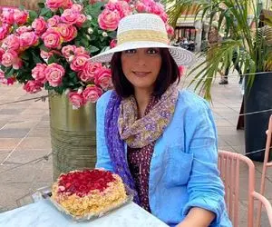 جهان گردی خانم بازیگر؛ مارال فرجاد با تیپی اروپایی و کم حجاب! +عکس