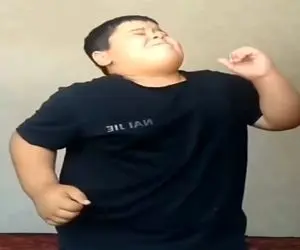 آواز شاد؛ رقص بامزه بچه گرد و قلمبه وادارت میکنه در حداقل ترین حالت شونه هاتو بلرزونی