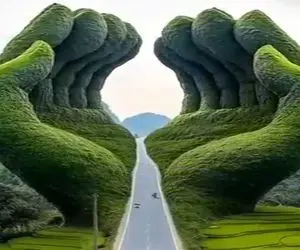 معماری خلاقانه؛ جاده ساختن منتهی میشه به دستای بازی که انگار منتظرن مسافرا رو بغل کنن