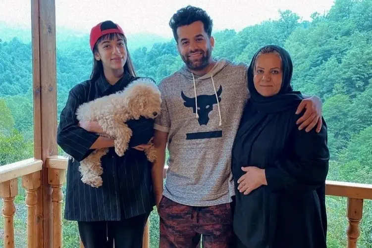 آواز دورهمی؛ رضا بهرام نشست بین رفیق هاش و خیلی دلی ای بی خبر خوند