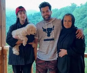 آواز دورهمی؛ رضا بهرام نشست بین رفیق هاش و خیلی دلی ای بی خبر خوند