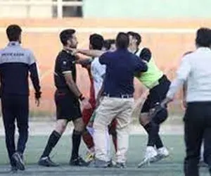 کتک‌کاری در لیگ امید فوتبال کرج+ویدیو