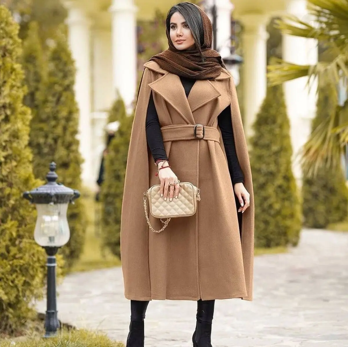 پالتوی شتری با شال قهوه ای