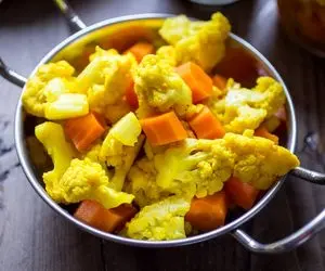 آموزش آشپزی؛ درست کردن ترشی ترد و خوشمزه با ماندگاری بالا با تمام نکات