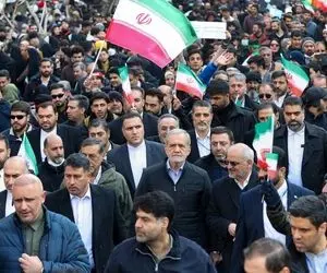 (ویدئو) حضور پزشکیان در مراسم تشییع پیکر شهدا