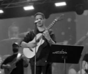 آواز احساسی؛ اجرای بی نظیر گیتار محسن یگانه که 2/000 نفر یکصدا براش خوندن