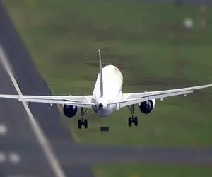 ماشین غول پیکر؛ خلبان یه چی زده مسیرو گم کرد هواپیما تلو تلو خورد صاف  نشست رو زمین