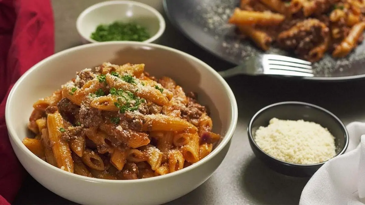 طرز تهیه پاستا با سس گوشت