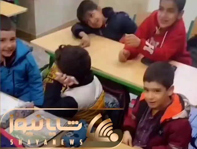 آواز شاد؛ جوجه شاگرد گوشی برده مدرسه حرف میزنه دوستش میگه لِل زده معلم براش میخونه