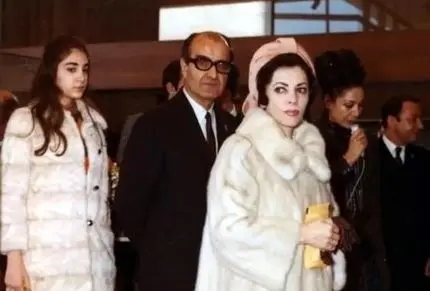 سفر در زمان سال 1314؛ تصویب قانون کشف حجاب و نقش شمس خواهر شاه مخلوع/حراج لباس شمس