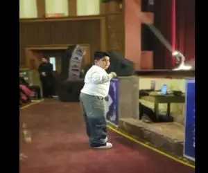 آواز شاد/پسر بچه ابادانی تو کنسرت هیدو میاد وسط /چه رقصی هم مبکنه