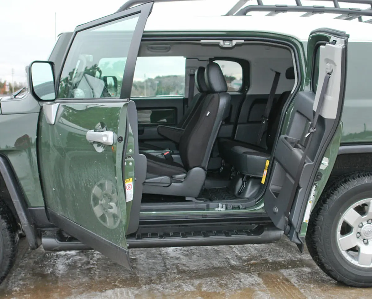 Toyota-FJ-Cruiser-clamshell-doors