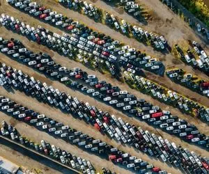 چرا قیمت خودروهای کارکرده در آمریکا بیشتر از خودروهای صفرکیلومتر شده است؟