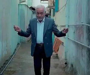 آواز شاد؛ صادق بوقی از آو آو به کجا رسید تو خونه مادر بزرگش موزیک ویدیو داد رقص کنان