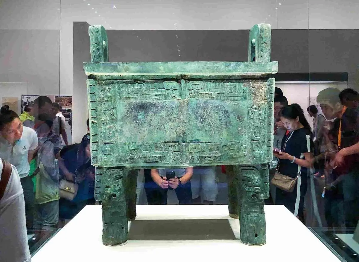 houmuwu-ding-national-museum-china
