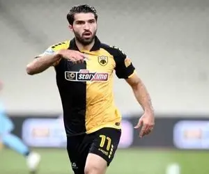 ( عکس) کریم انصاری فرد با عینک مخصوص بازی می کند!