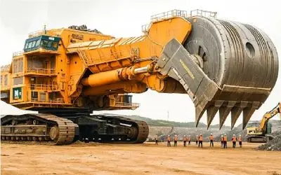 ابزارآلات غول پیکر؛ اپراتور بیل مکانیکی چنگک غول نصبید کوه را در یک روز جابه جا کند